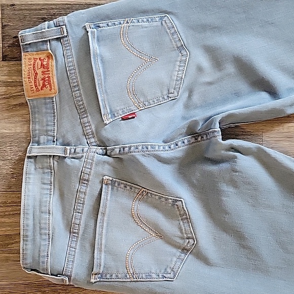 Levis Jeans - Picture 4 of 11